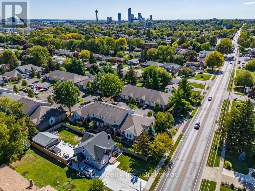 3 - 5070 DRUMMOND ROAD, #3