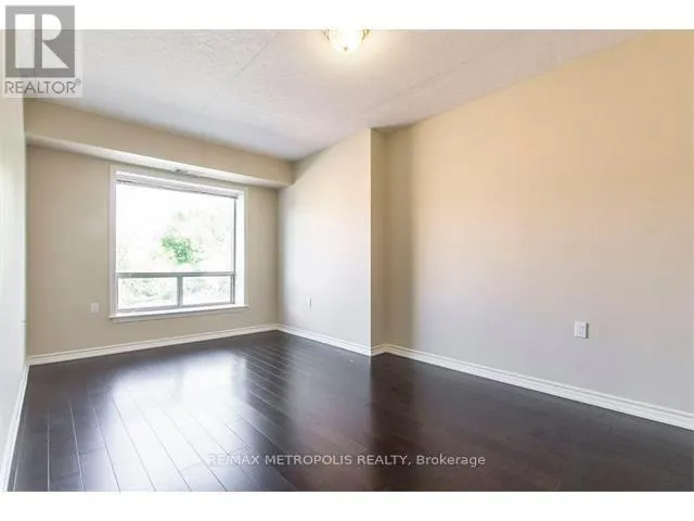 305 - 405 ERB STREET W