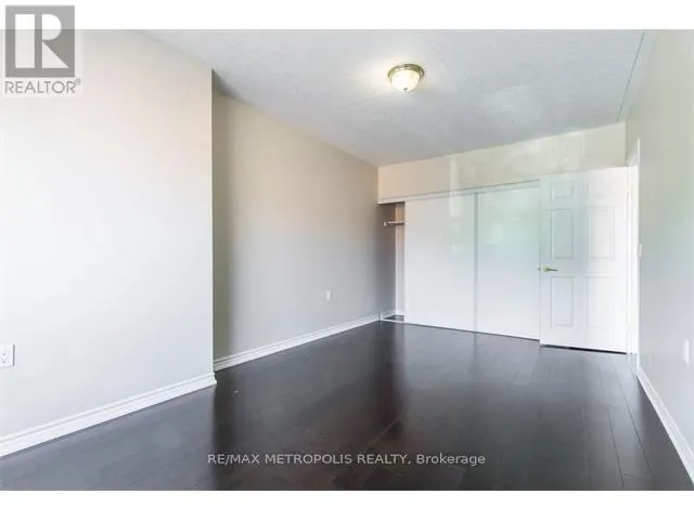 305 - 405 ERB STREET W