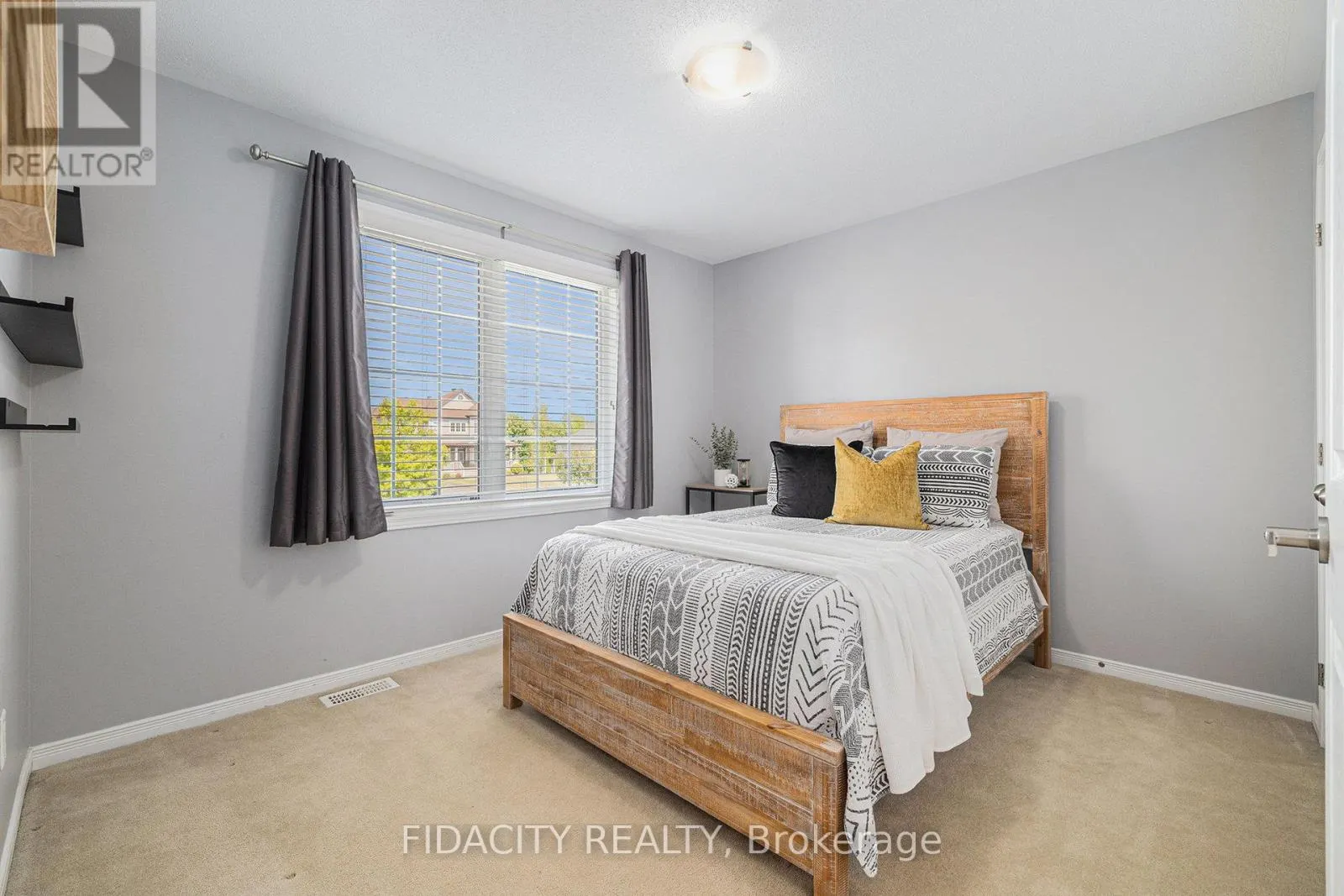 72 WHITE TAIL DRIVE
