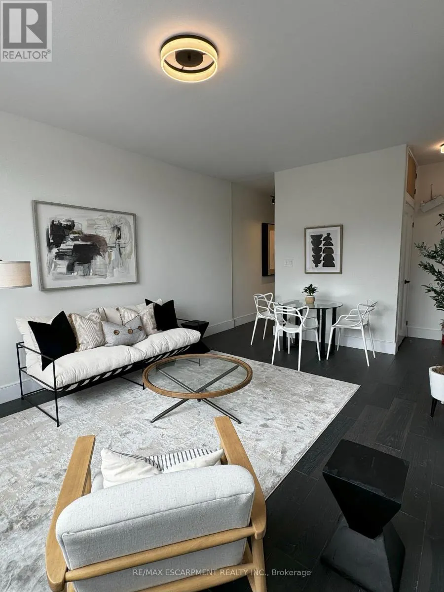 8 - 307 1/2 BARTON STREET E
