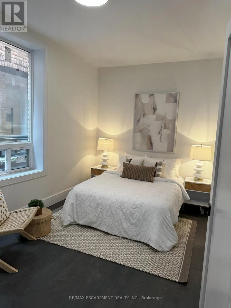 8 - 307 1/2 BARTON STREET E
