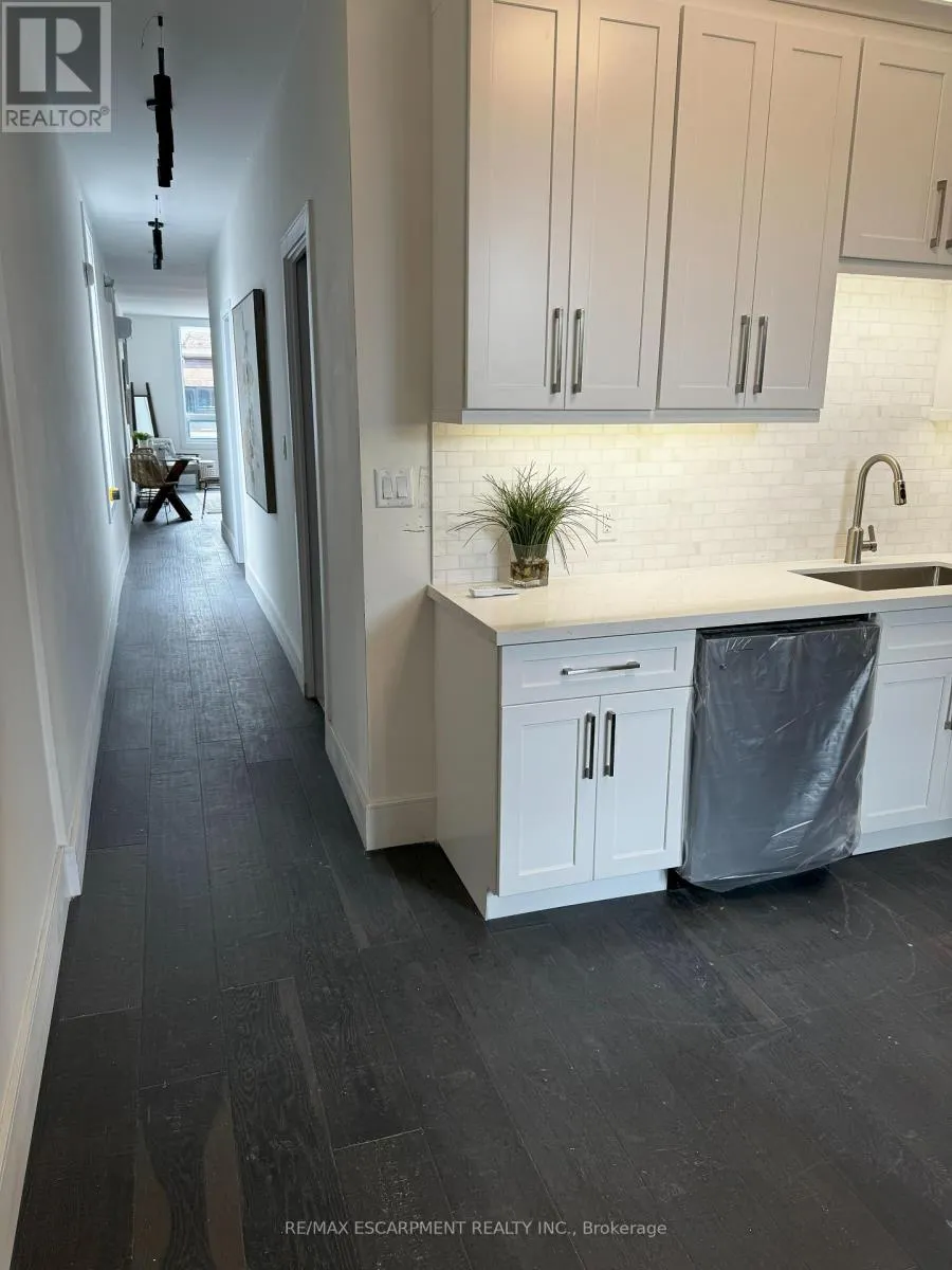 8 - 307 1/2 BARTON STREET E