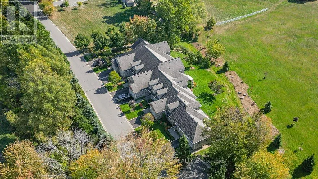 22 GRACEFIELD LANE
