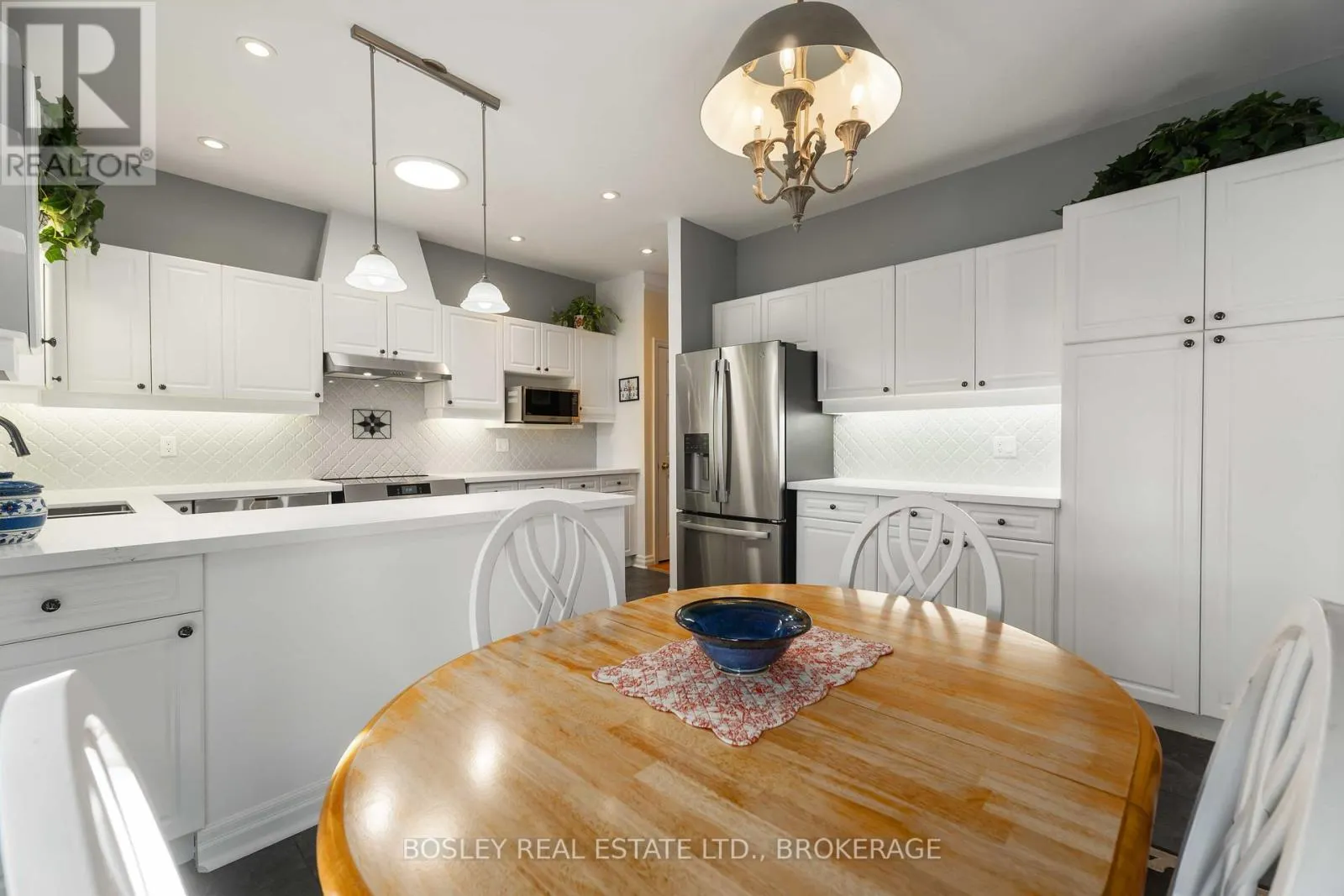 641 SIMCOE STREET