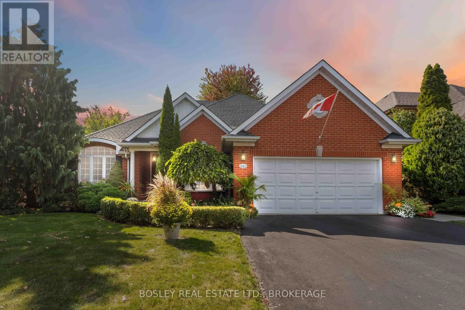 641 SIMCOE STREET