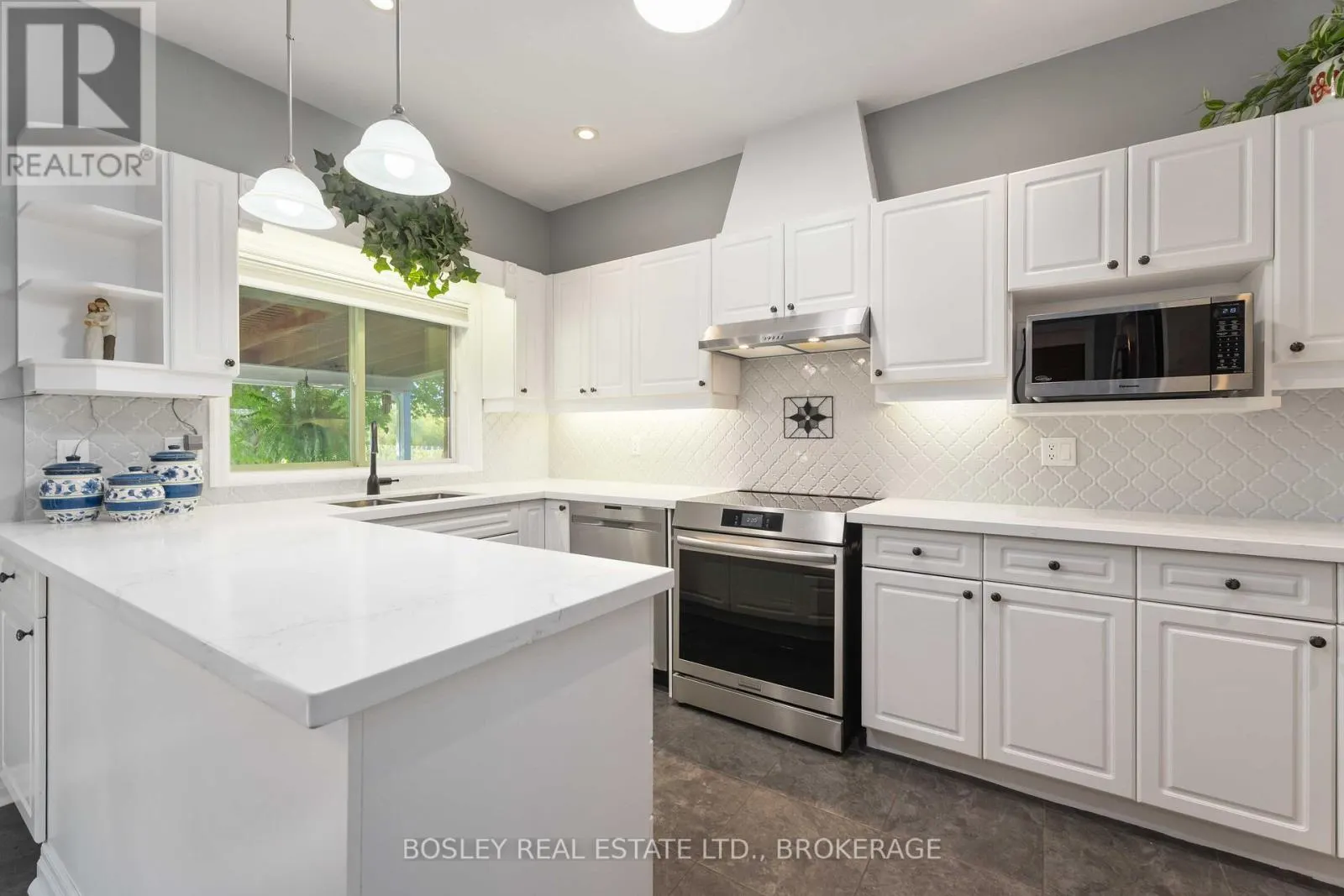 641 SIMCOE STREET