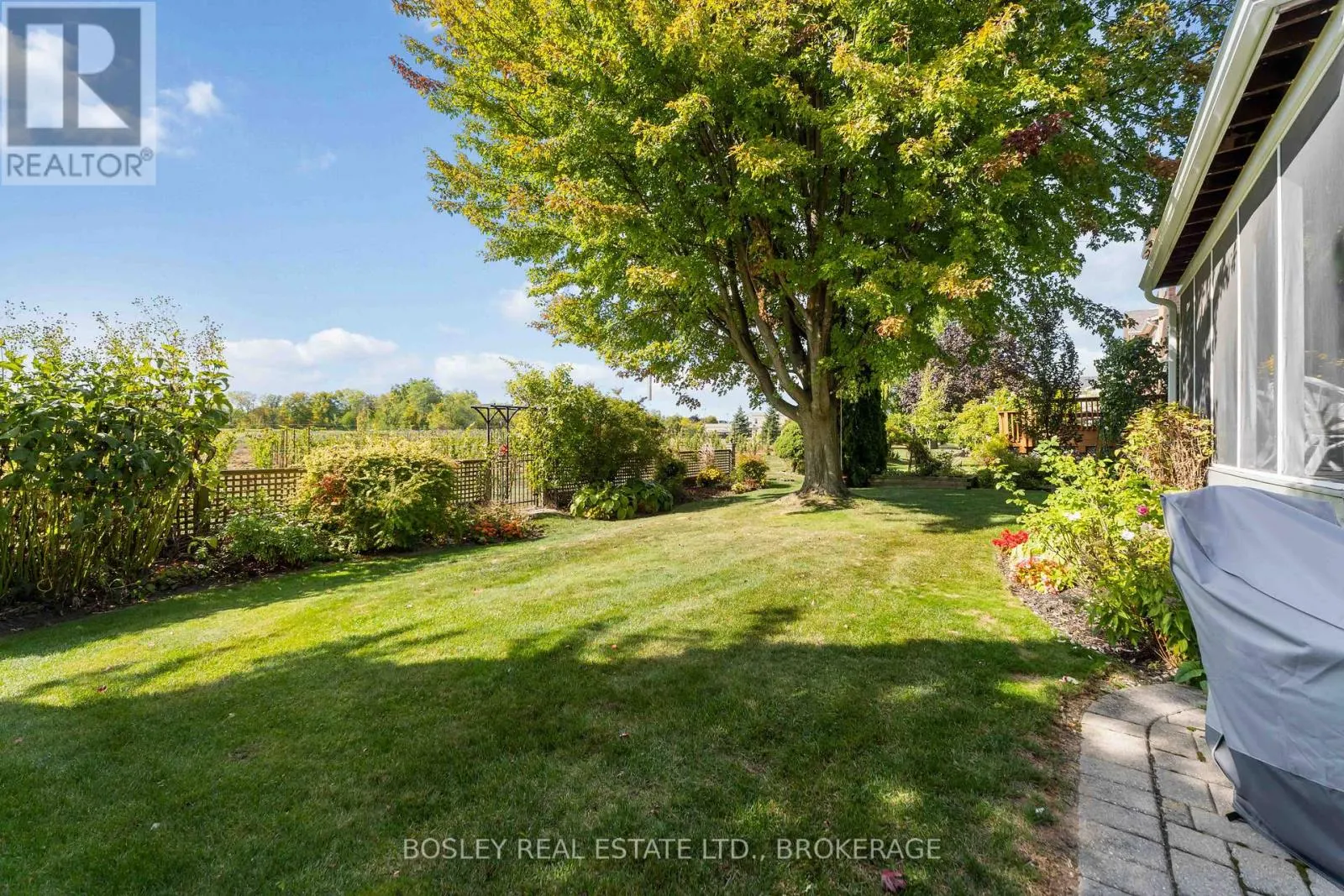 641 SIMCOE STREET