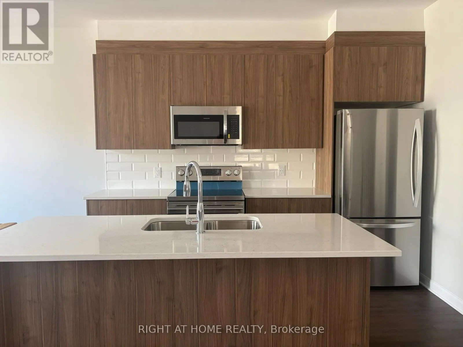 409 SILVERBERRY PRIVATE