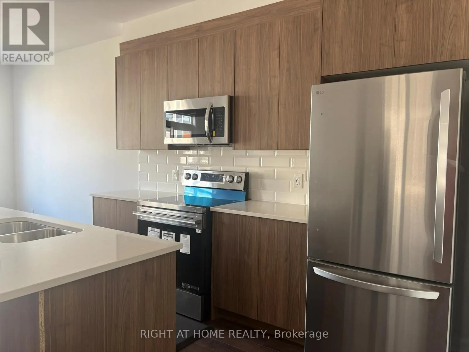 409 SILVERBERRY PRIVATE