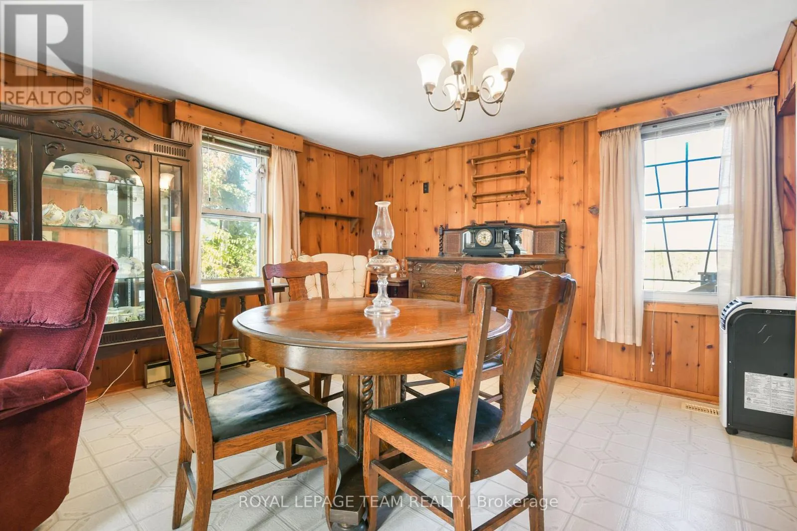 2692 DUNROBIN ROAD