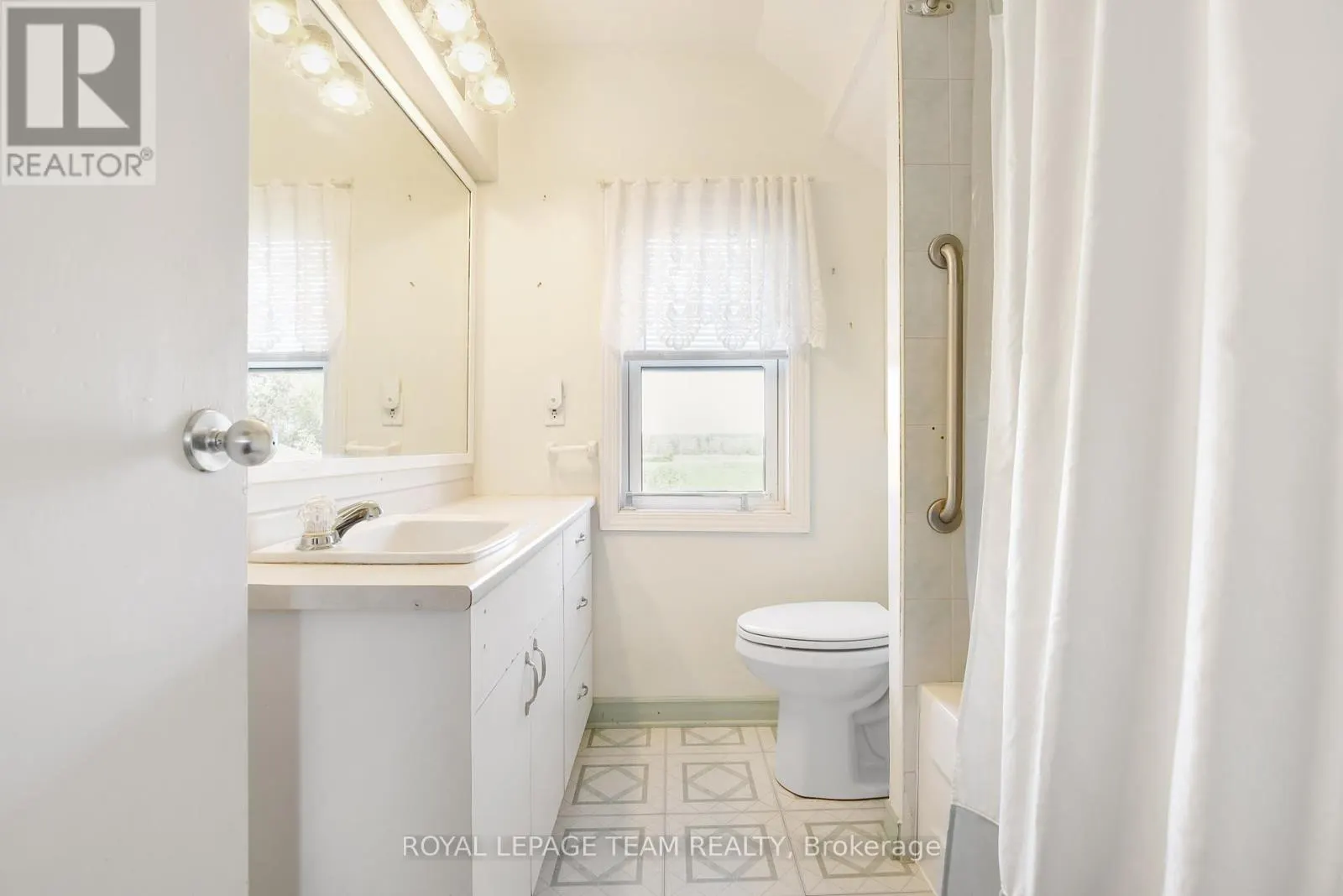 2692 DUNROBIN ROAD