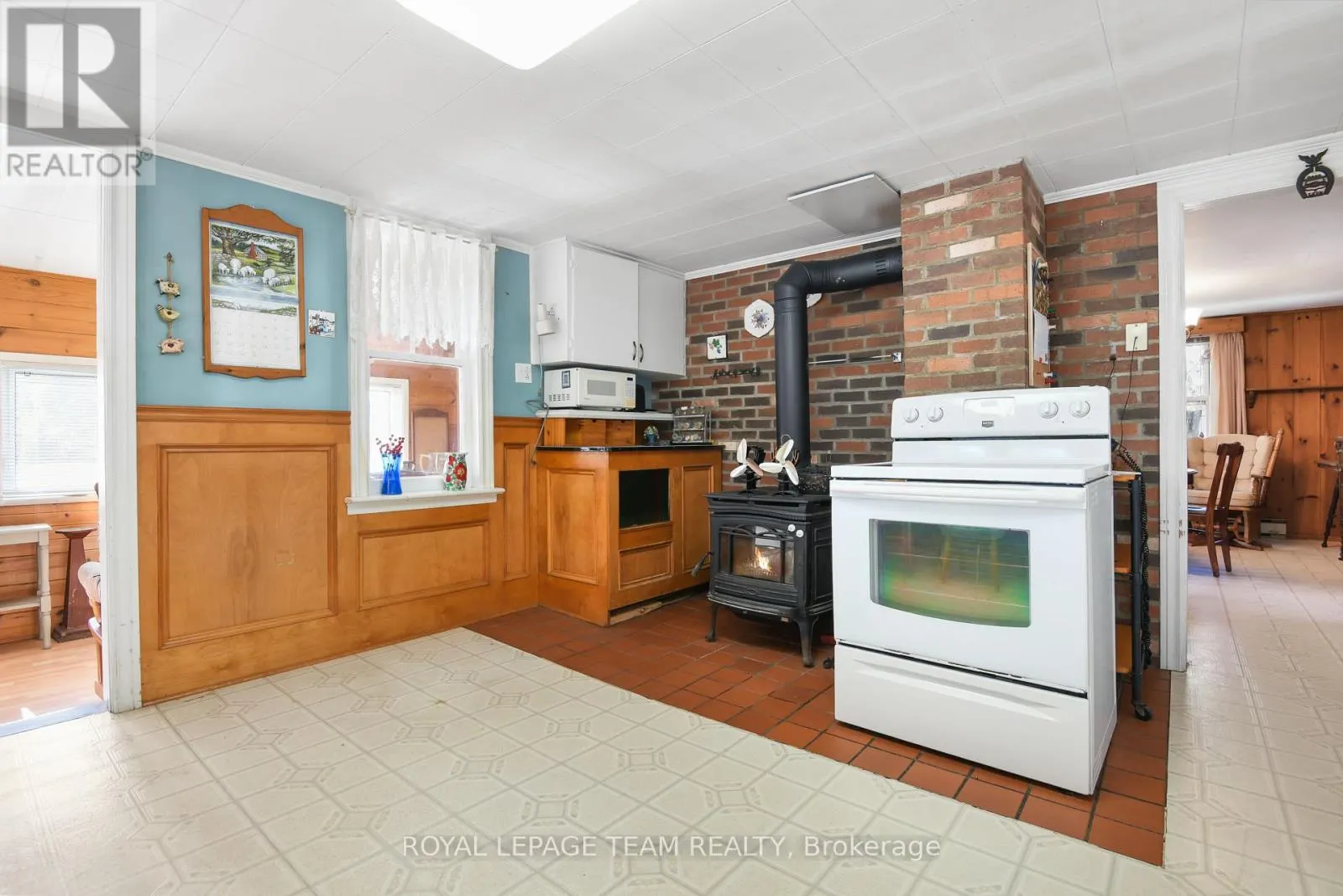 2692 DUNROBIN ROAD