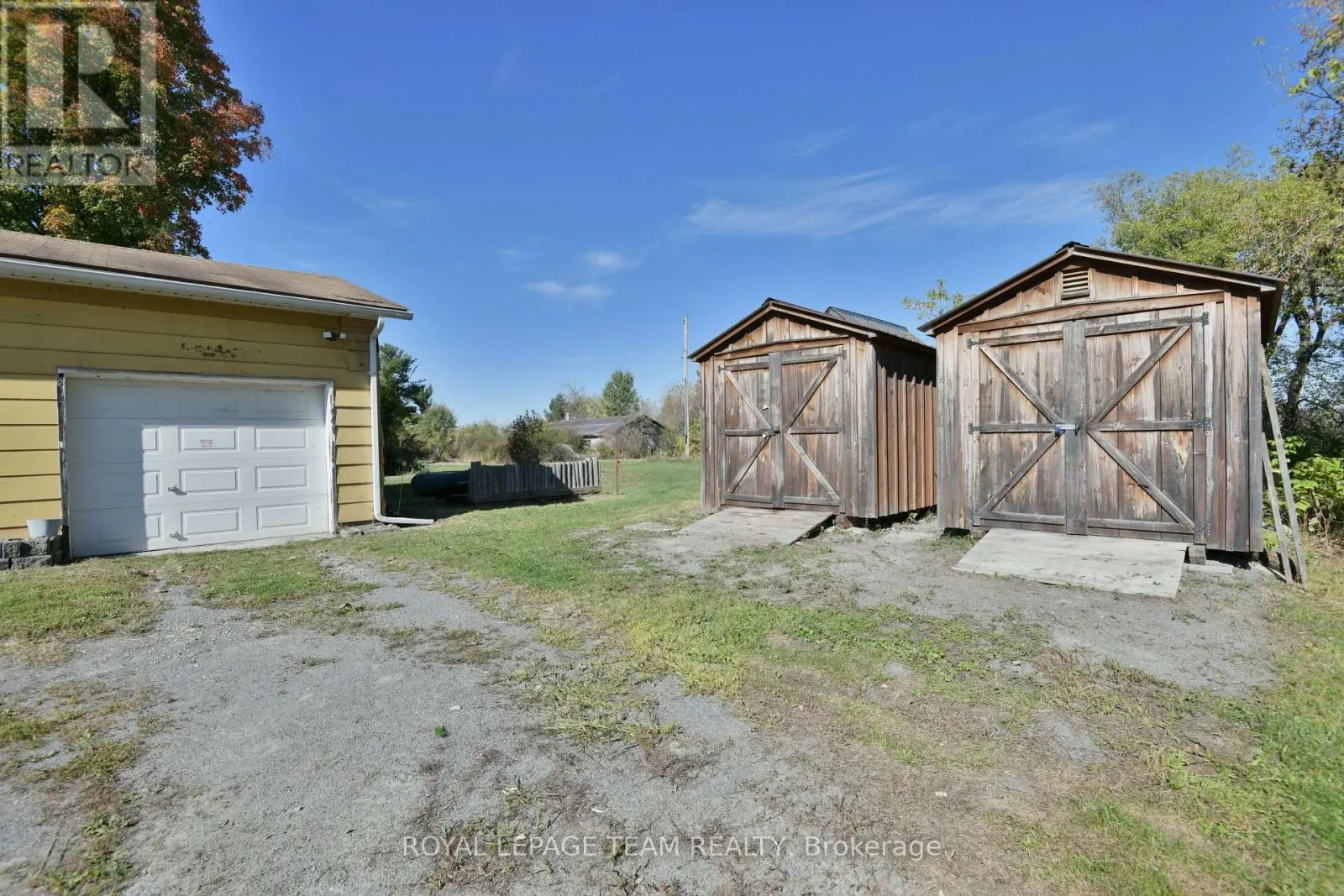2692 DUNROBIN ROAD
