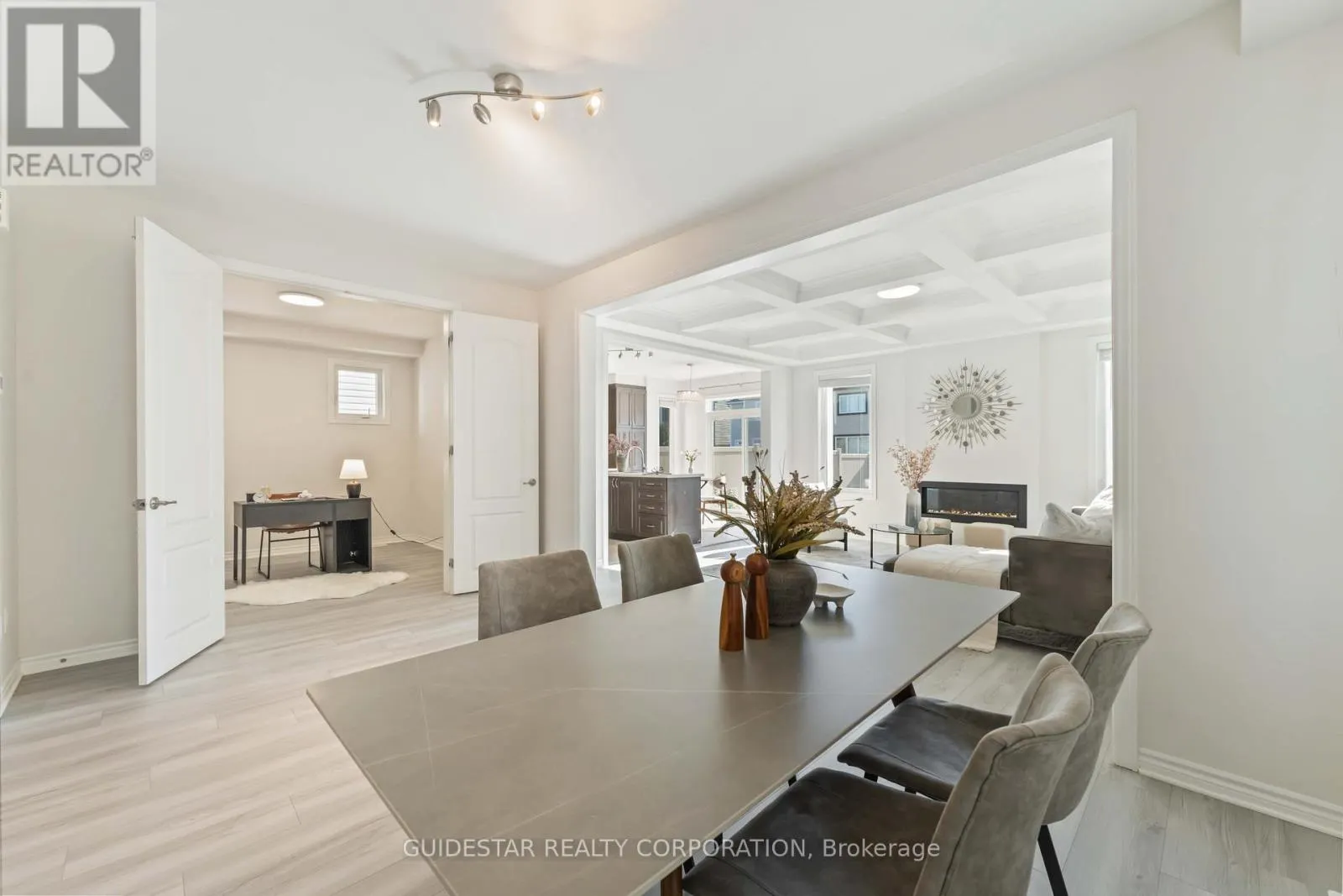20 OXALIS CRESCENT