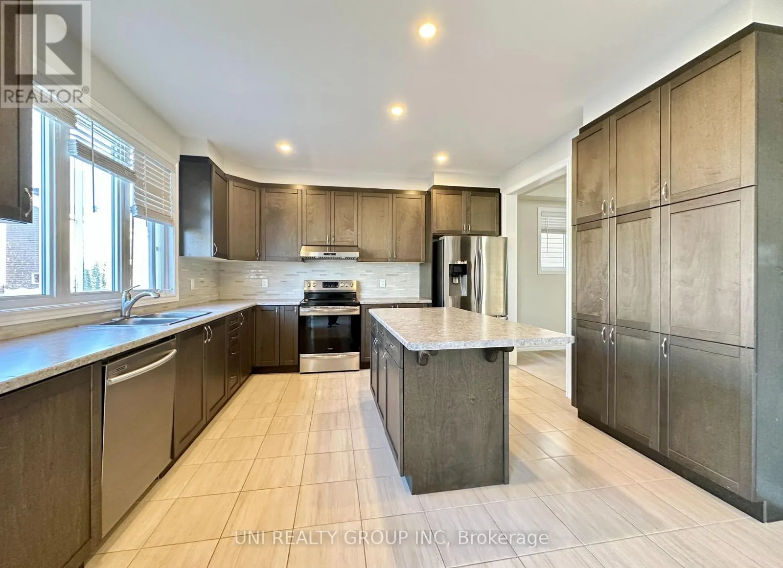 514 HONEYLOCUST AVENUE