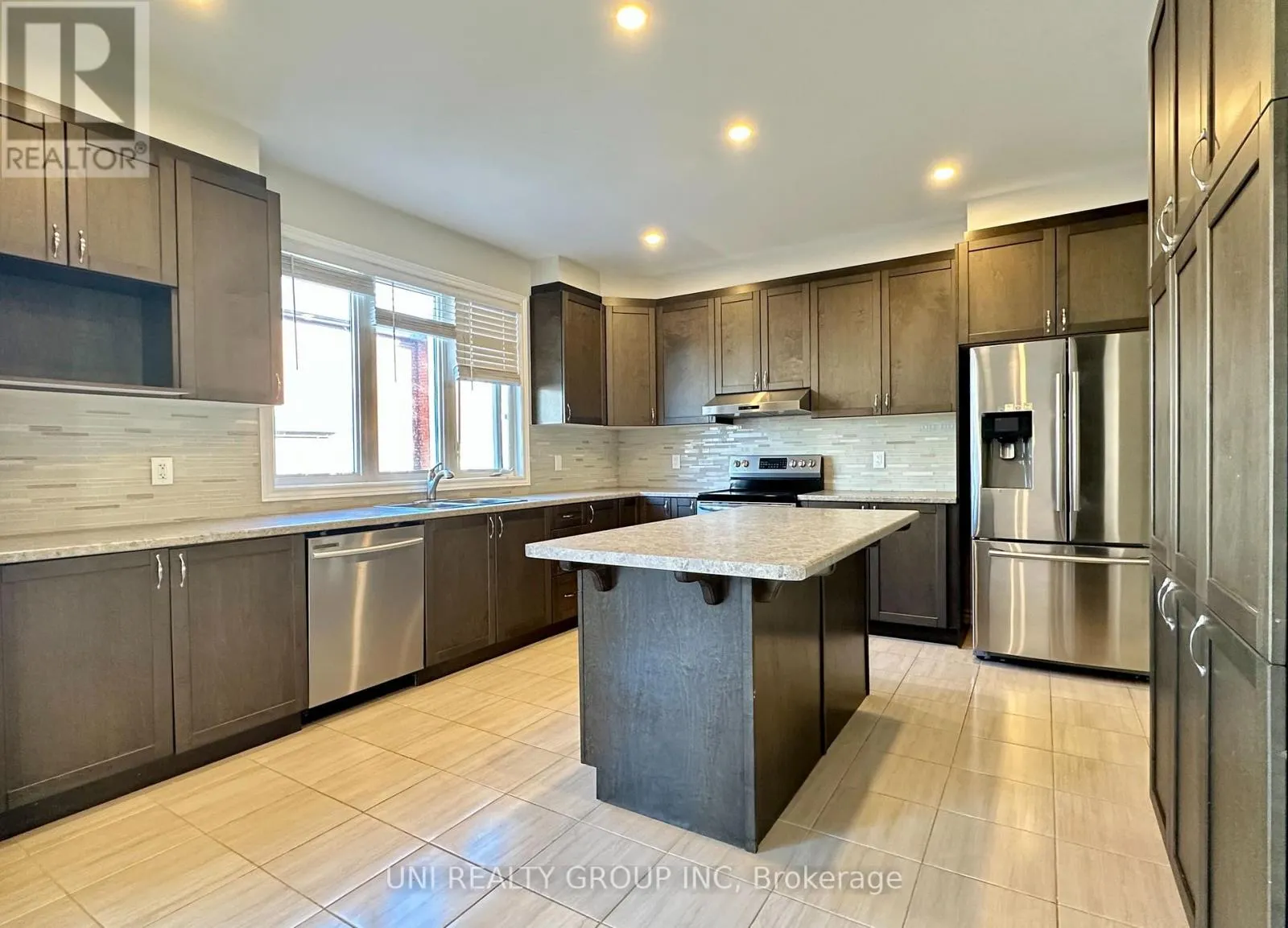 514 HONEYLOCUST AVENUE
