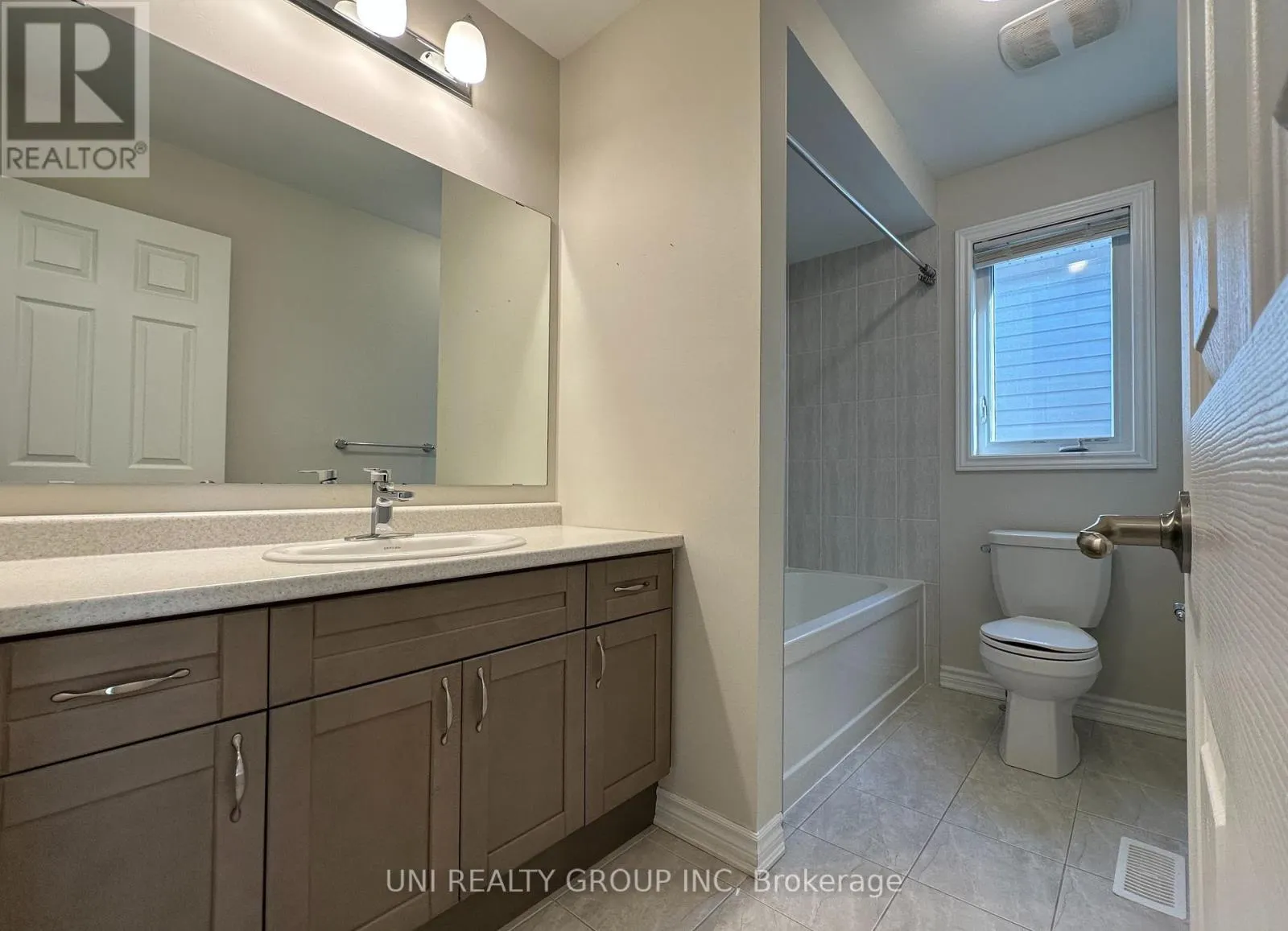 514 HONEYLOCUST AVENUE