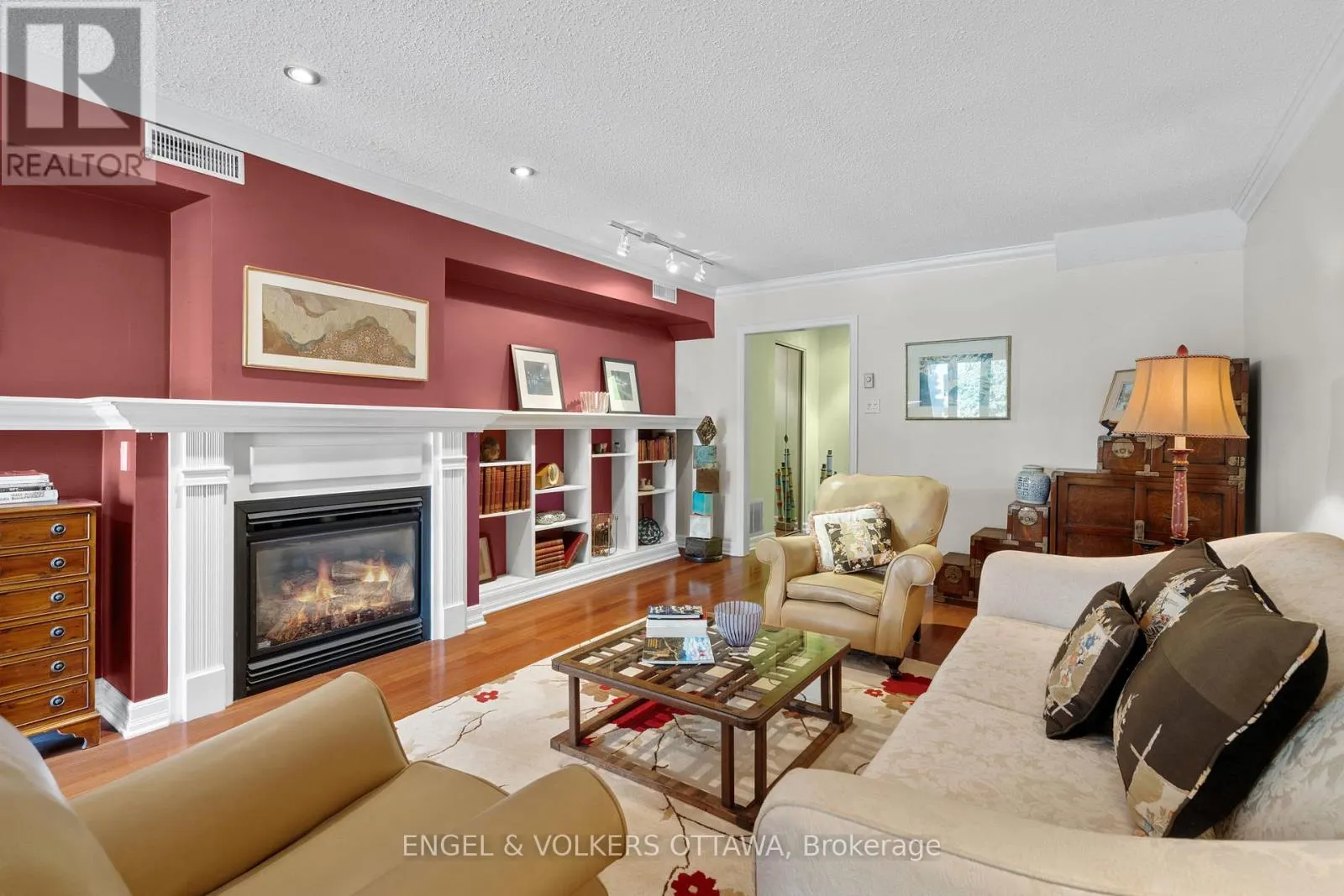 4 - 74 SOMERSET STREET W