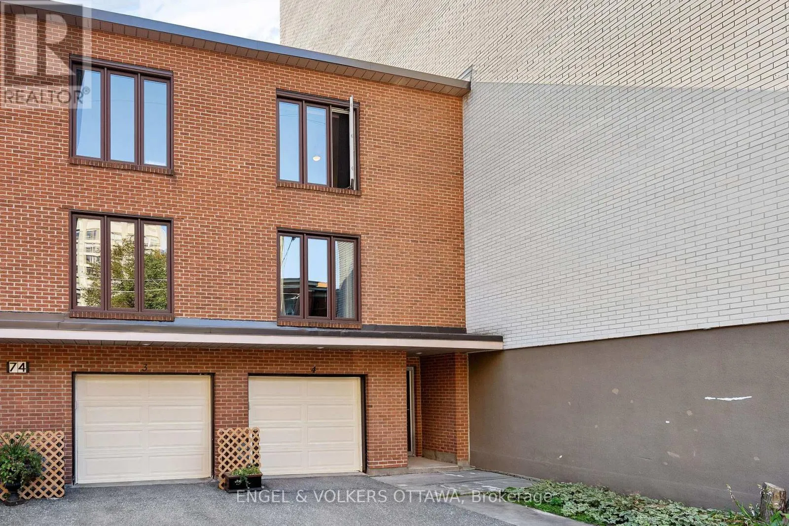 4 - 74 SOMERSET STREET W