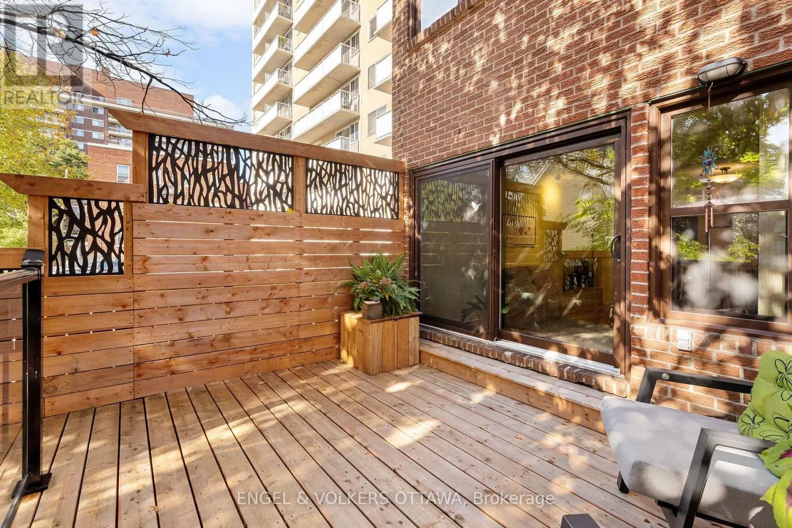 4 - 74 SOMERSET STREET W