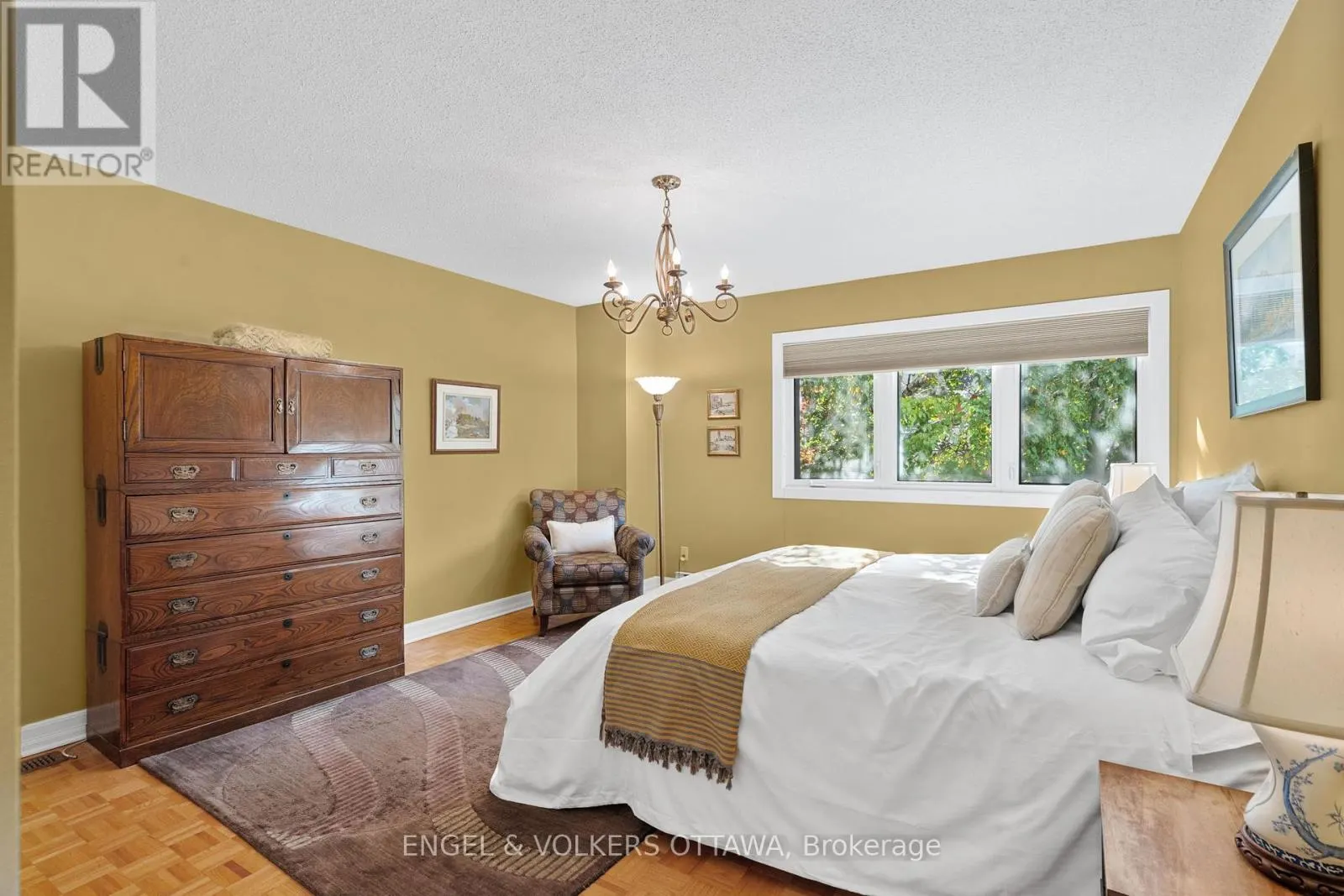 4 - 74 SOMERSET STREET W