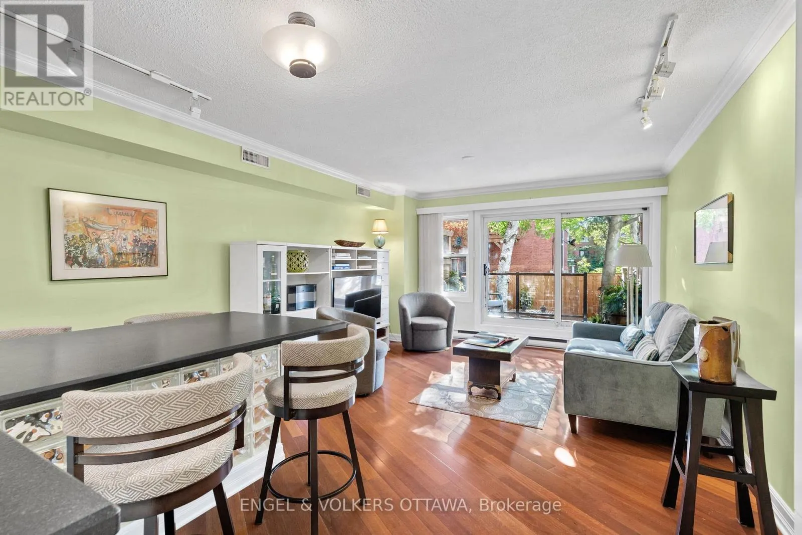 4 - 74 SOMERSET STREET W