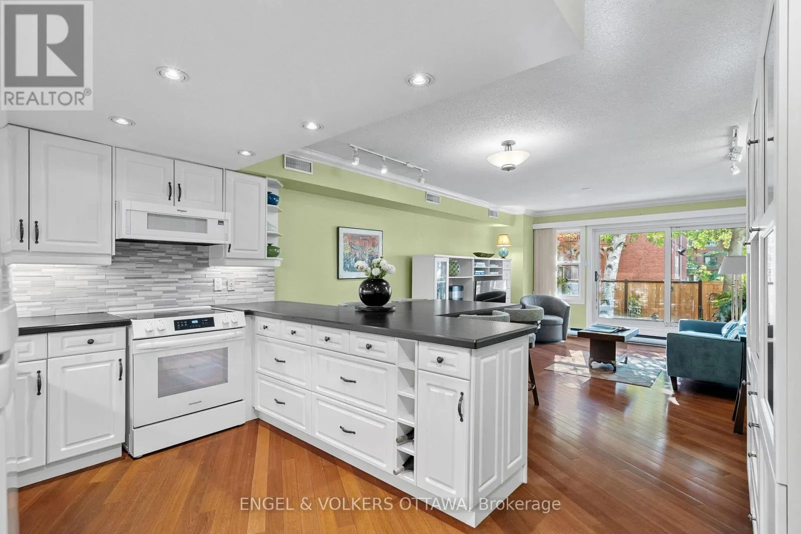 4 - 74 SOMERSET STREET W