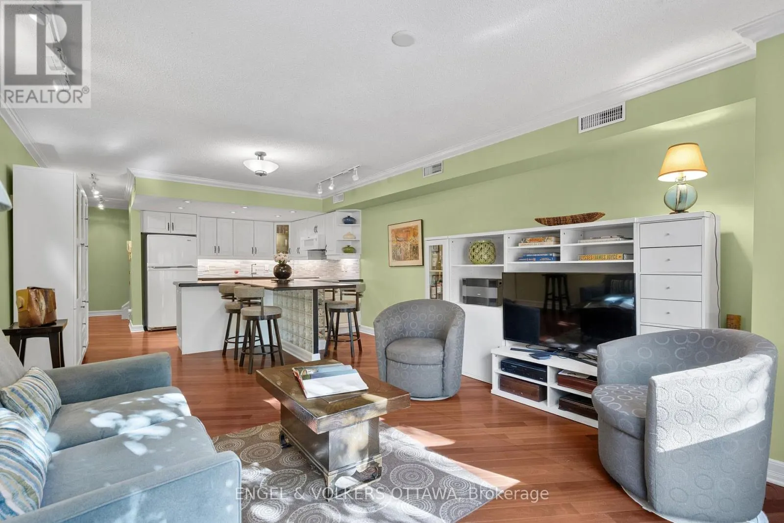 4 - 74 SOMERSET STREET W