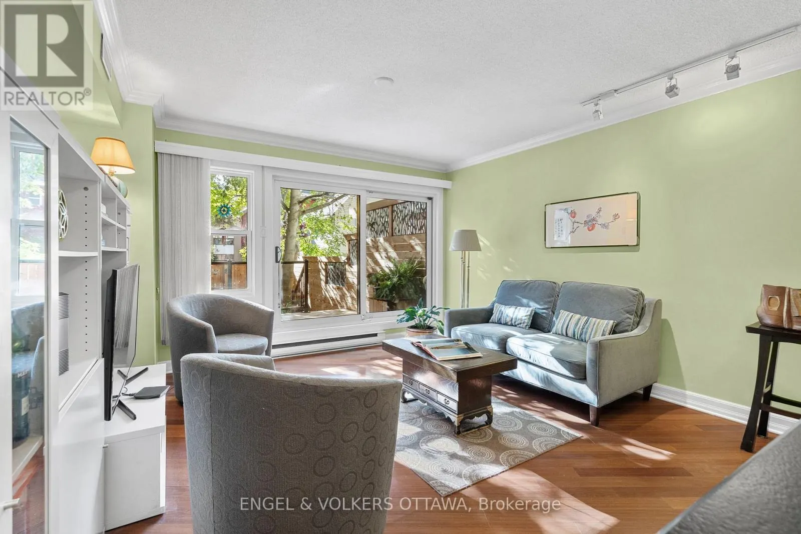 4 - 74 SOMERSET STREET W