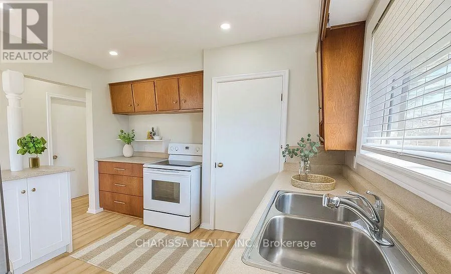 UPPER - 37 KINGSLEA DRIVE