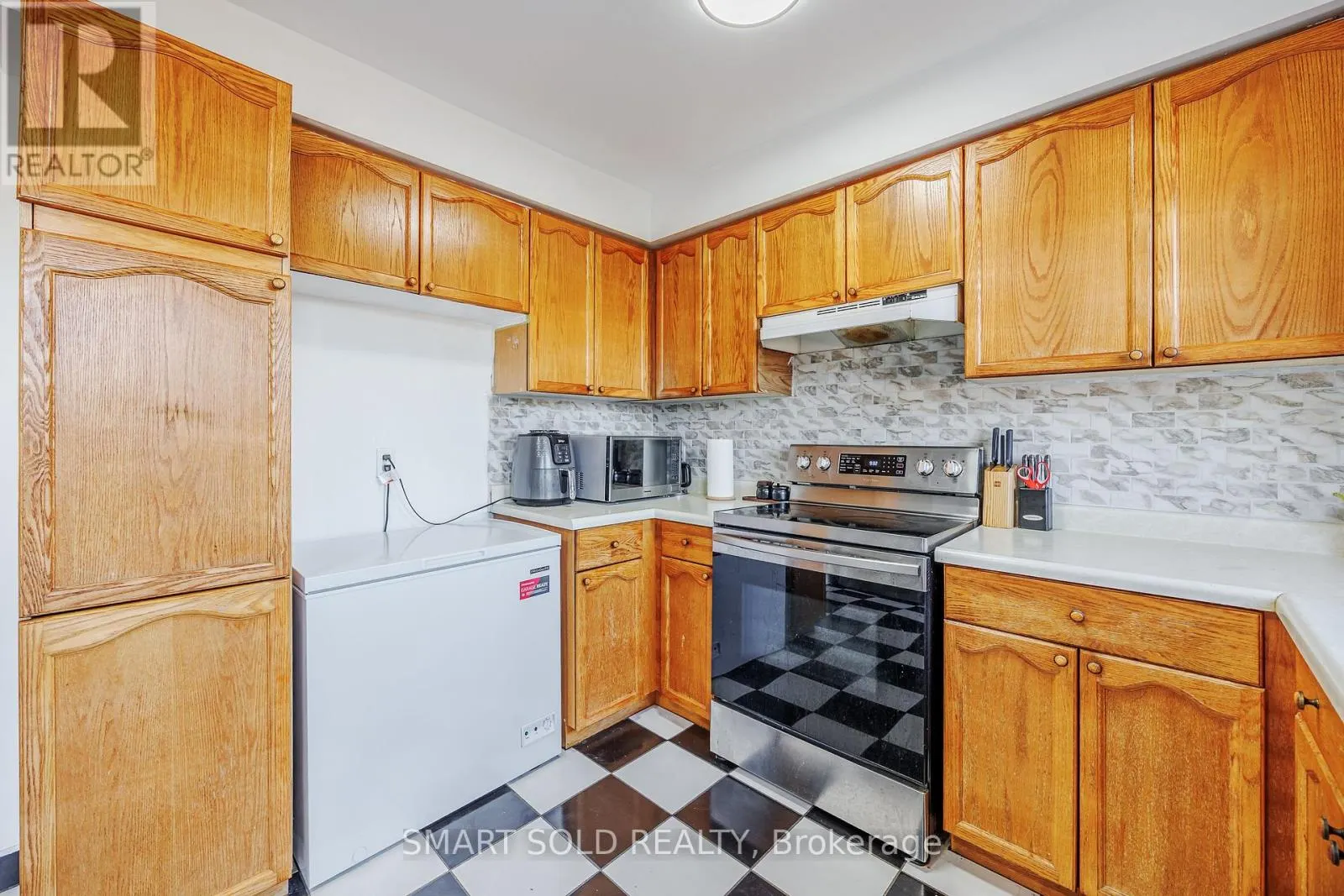44 HEMLOCK STREET