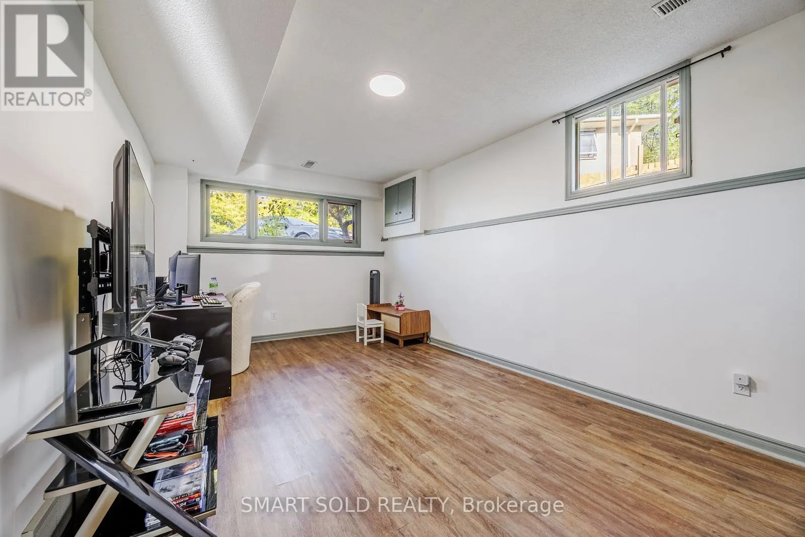 44 HEMLOCK STREET