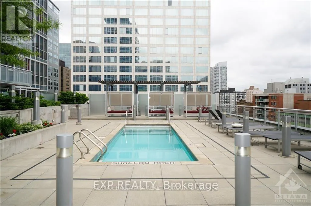 2102 - 324 LAURIER AVENUE W