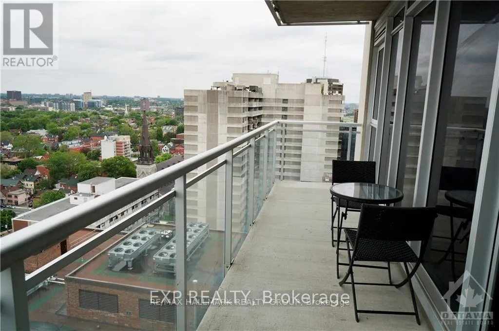 2102 - 324 LAURIER AVENUE W