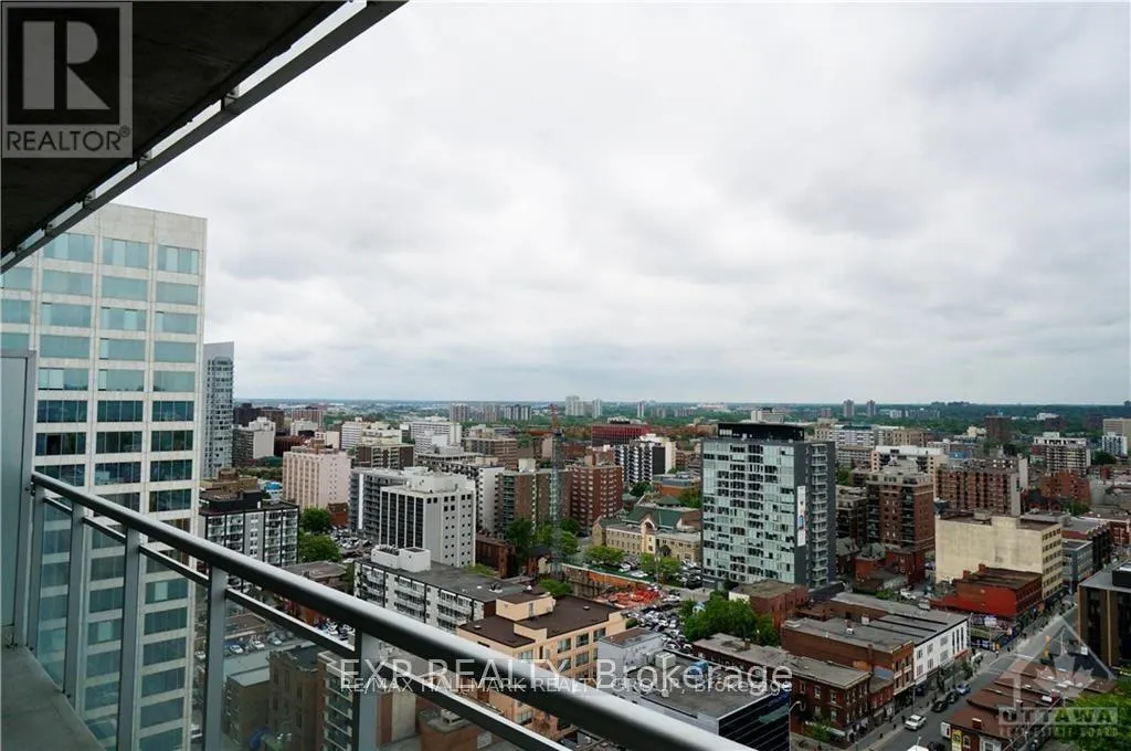 2102 - 324 LAURIER AVENUE W