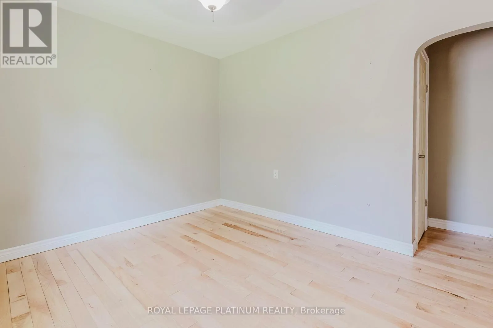 6 VARADI AVENUE
