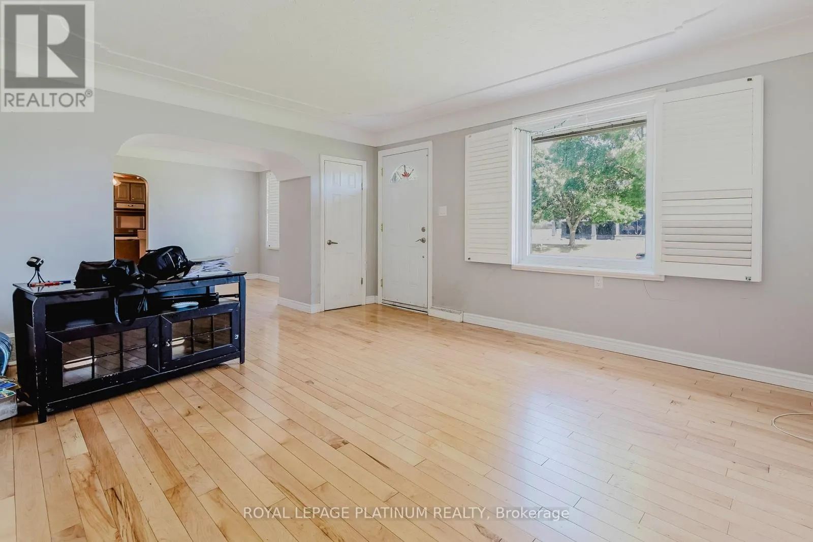 6 VARADI AVENUE