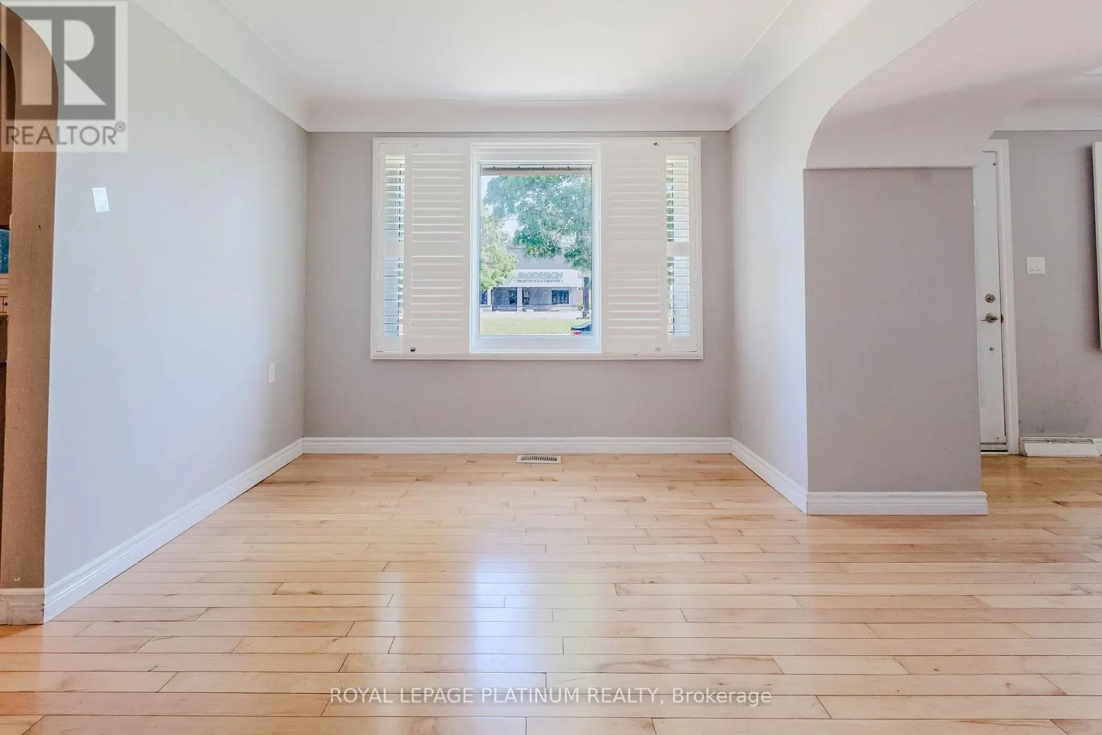 6 VARADI AVENUE