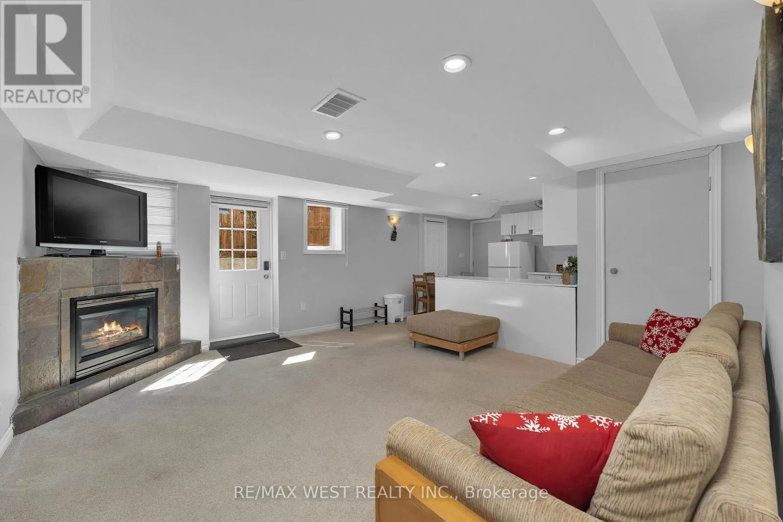 3462 TREELINE COURT