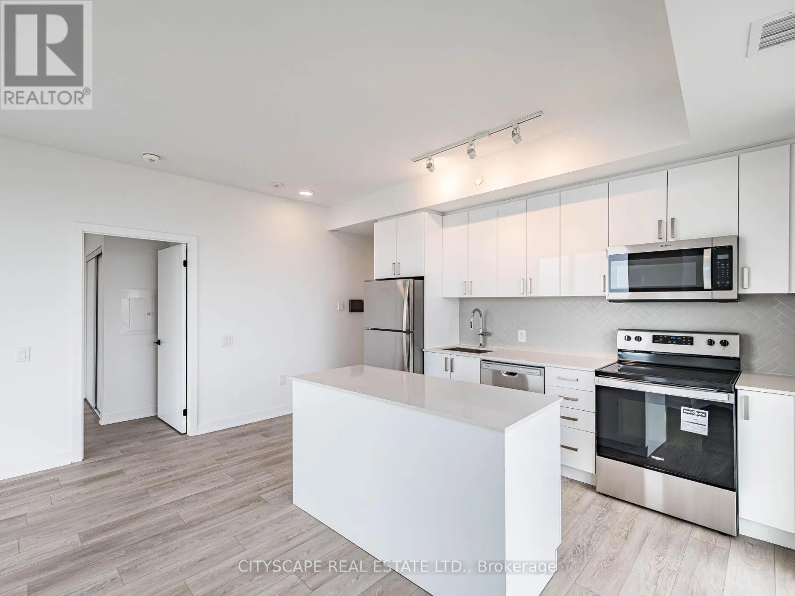 1507 - 2782 BARTON STREET E
