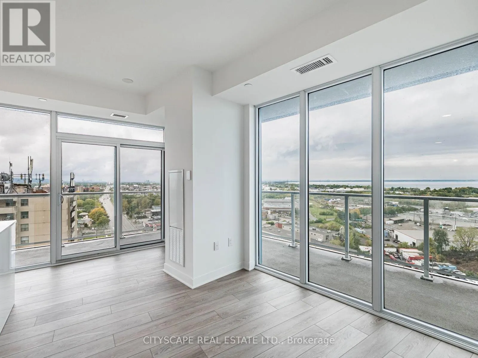 1507 - 2782 BARTON STREET E
