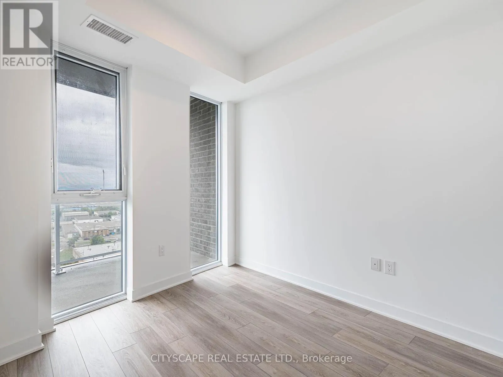 1507 - 2782 BARTON STREET E