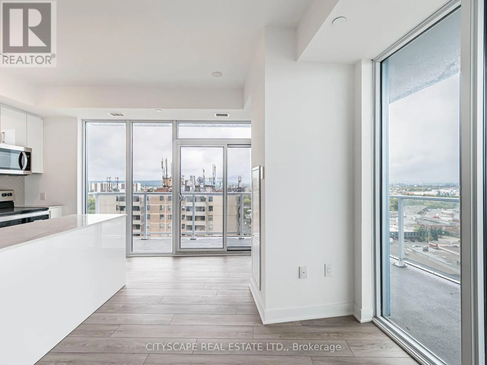 1507 - 2782 BARTON STREET E