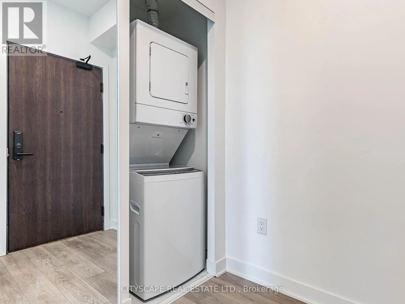 1507 - 2782 BARTON STREET E
