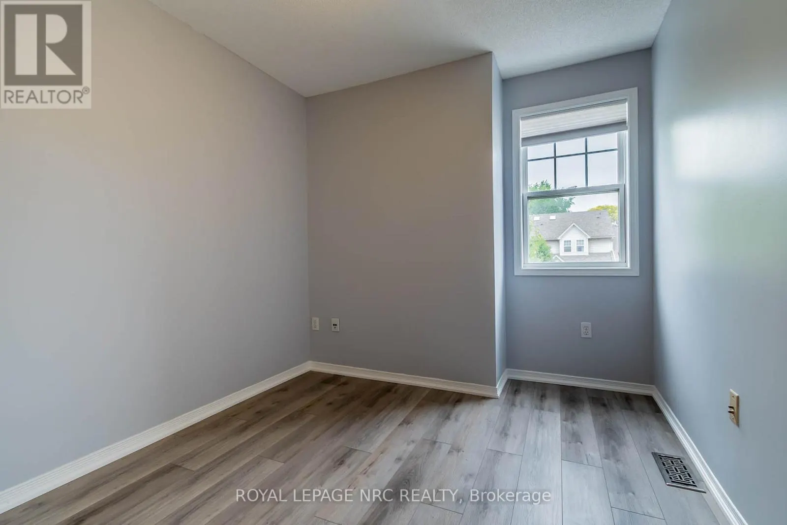 28 - 5070 DRUMMOND ROAD, #28