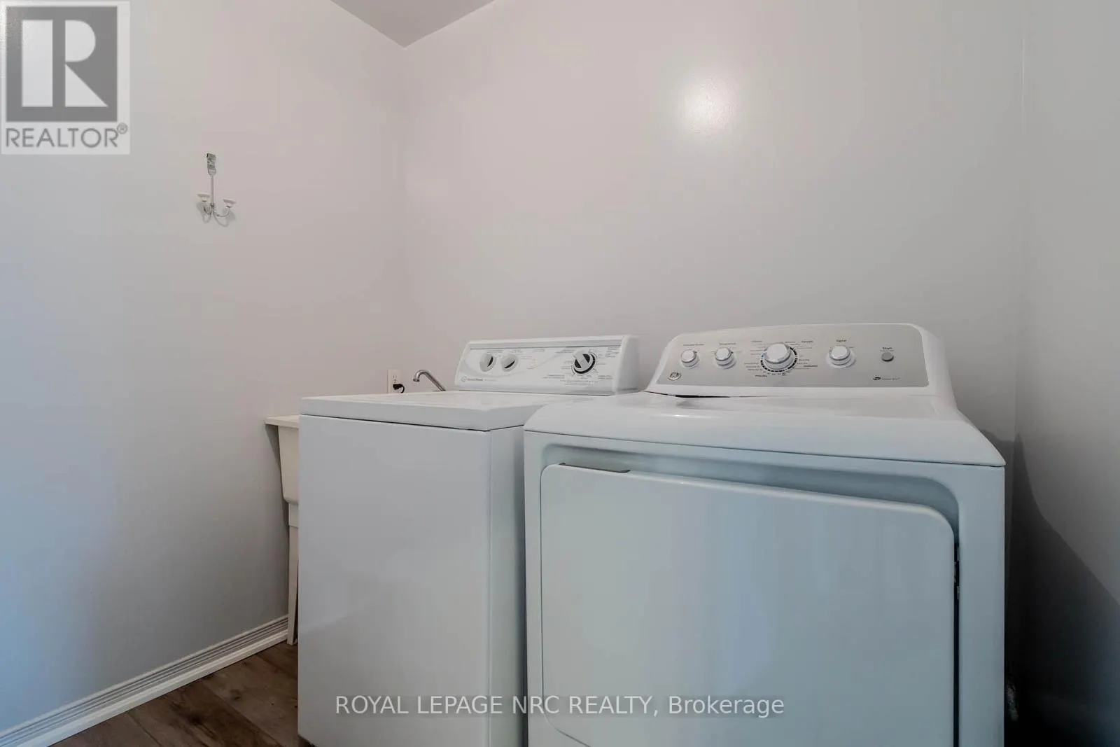 28 - 5070 DRUMMOND ROAD, #28