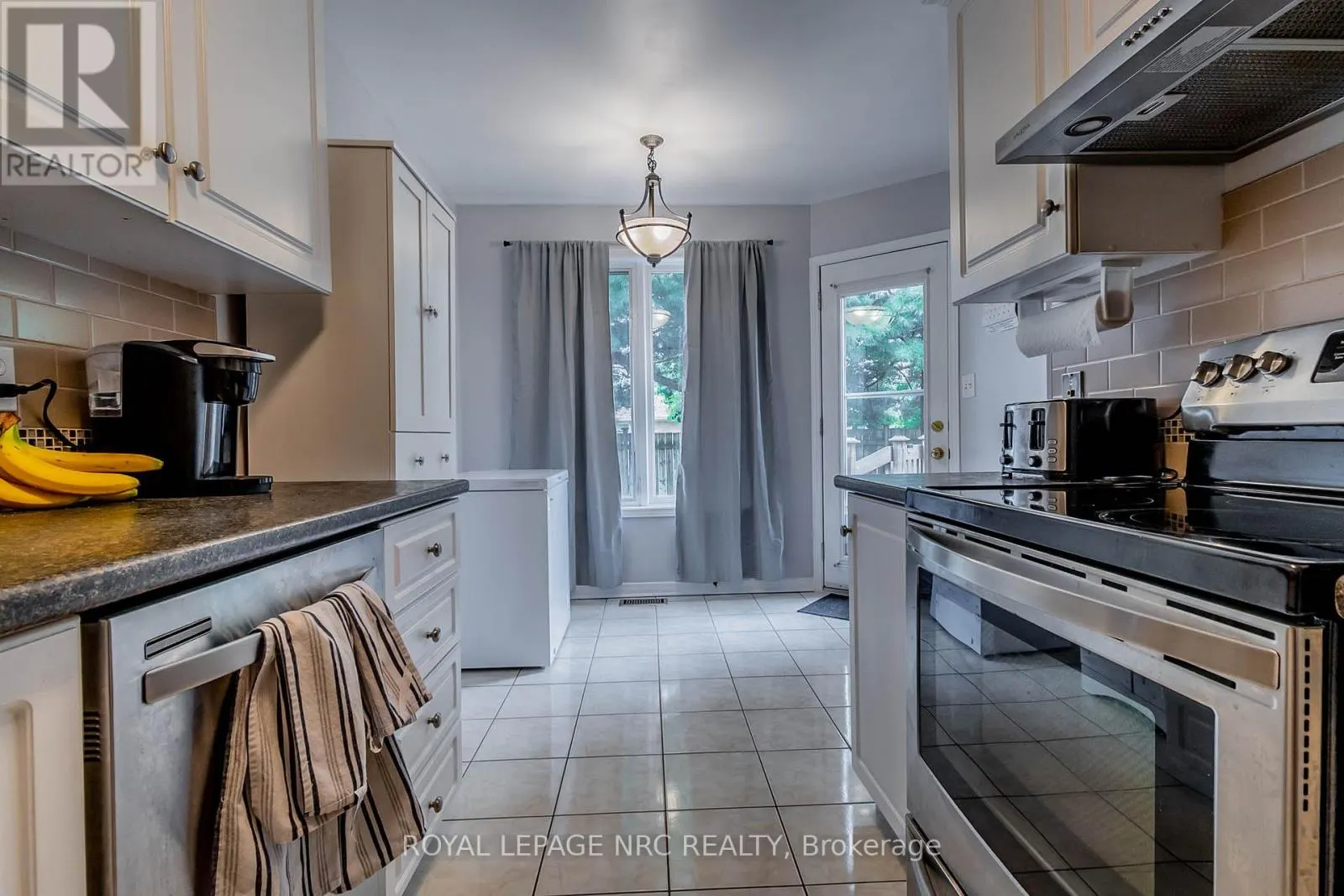 28 - 5070 DRUMMOND ROAD, #28