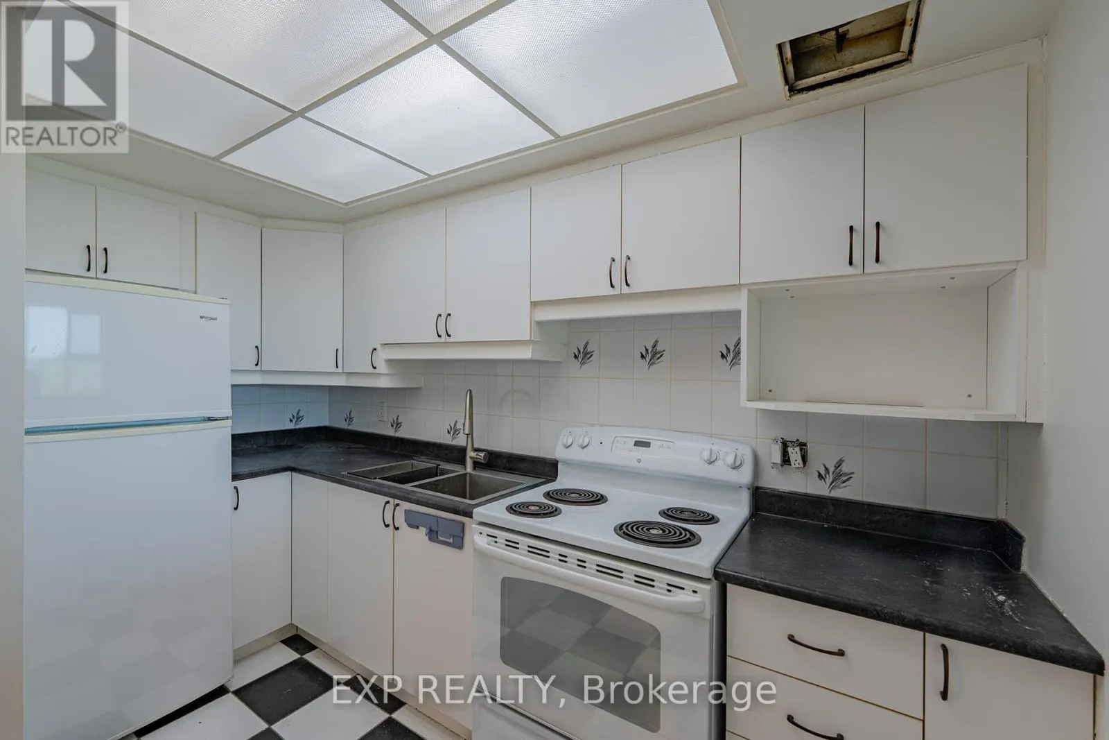 1111 - 555 BRITTANY DRIVE