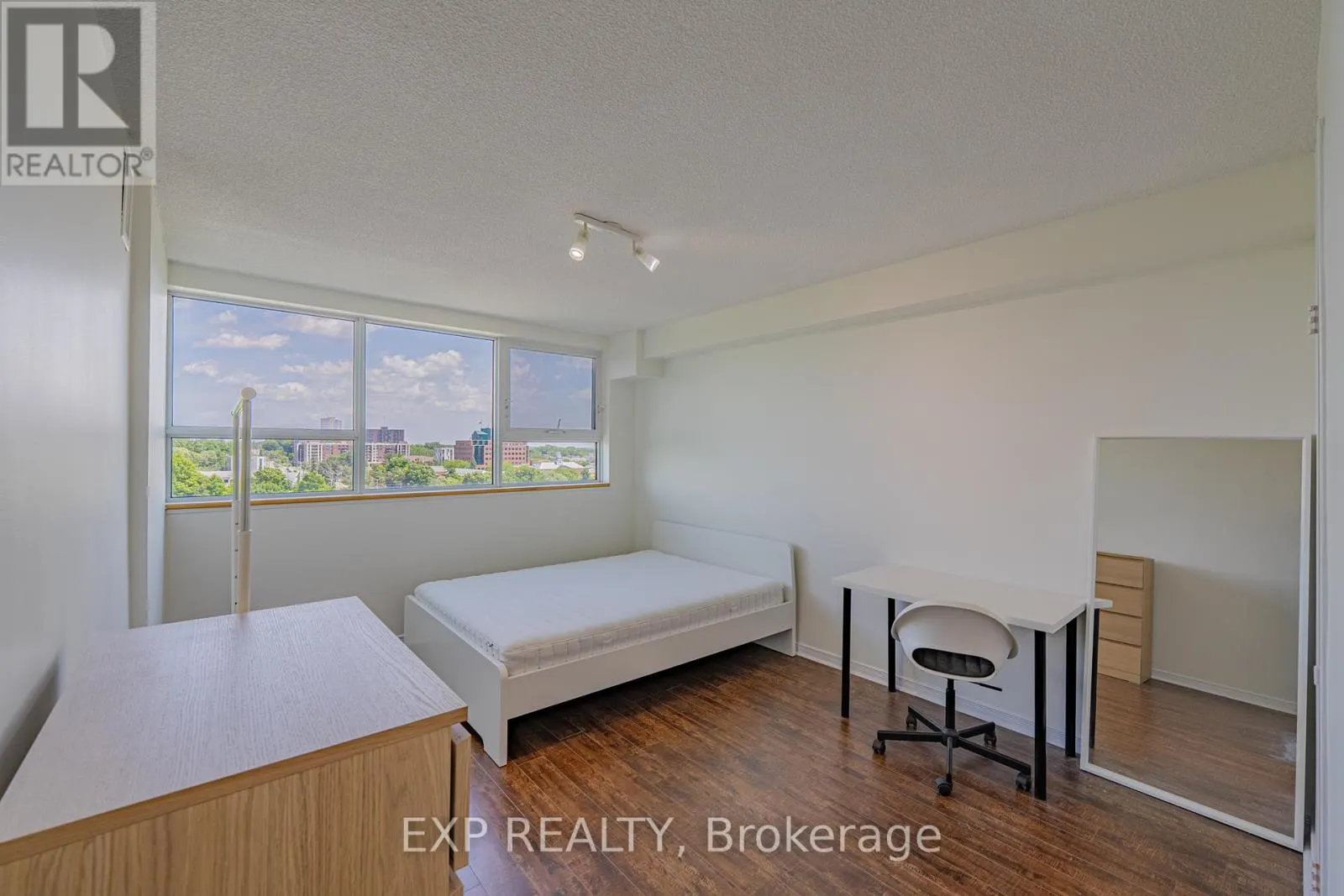 1111 - 555 BRITTANY DRIVE
